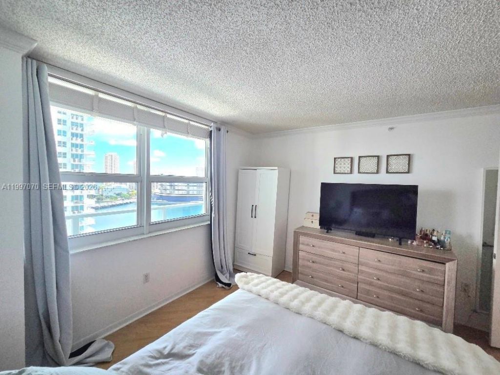 1155 Brickell Bay Dr , Unit 2006, Miami, FL 33131 Photo