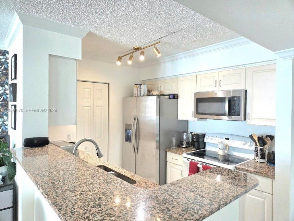 1155 Brickell Bay Dr , Unit 2006, Miami, FL 33131 Photo