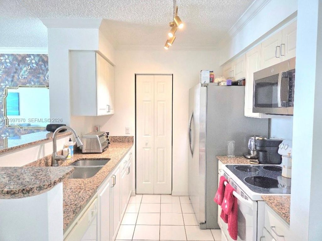 1155 Brickell Bay Dr , Unit 2006, Miami, FL 33131 Photo