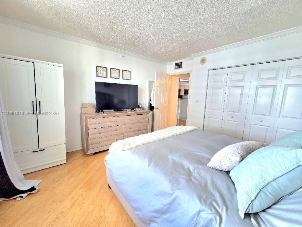 1155 Brickell Bay Dr , Unit 2006, Miami, FL 33131 Photo