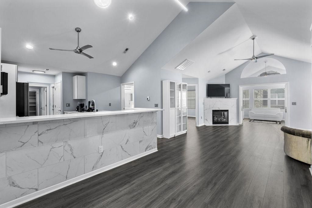 168 Stonegate Blvd.  Photo 4