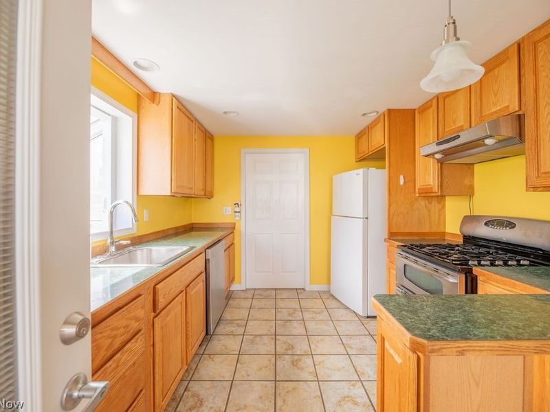 602 Frost Road, Streetsboro, OH 44241 Photo 2