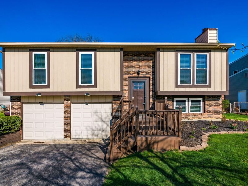 2152 Camelback Drive, Columbus, OH 43228 Photo 1