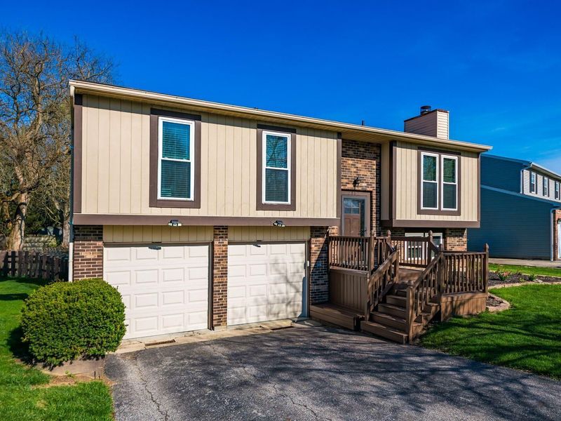 2152 Camelback Drive, Columbus, OH 43228 Photo 2