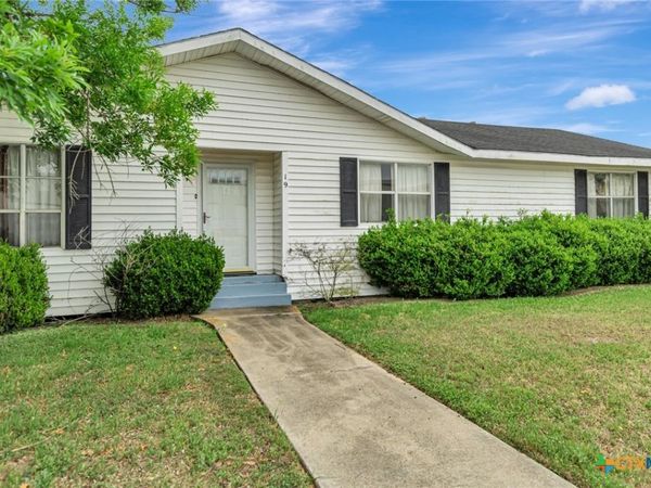 1907 Pleasant Green Drive , Victoria, TX 77901