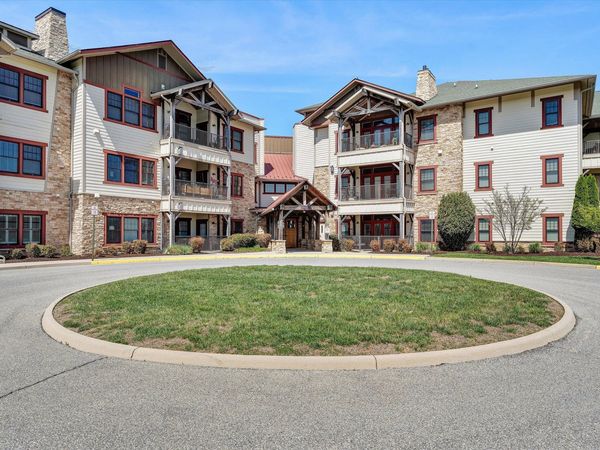 5452 The Peaks DR , Unit 205, Roanoke, VA 24018