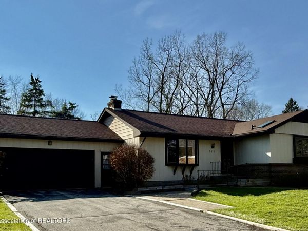 1411 Chester Road, Lansing, MI 48912