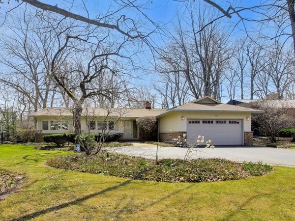 900 Stonegate Drive, Highland Park, IL 60035