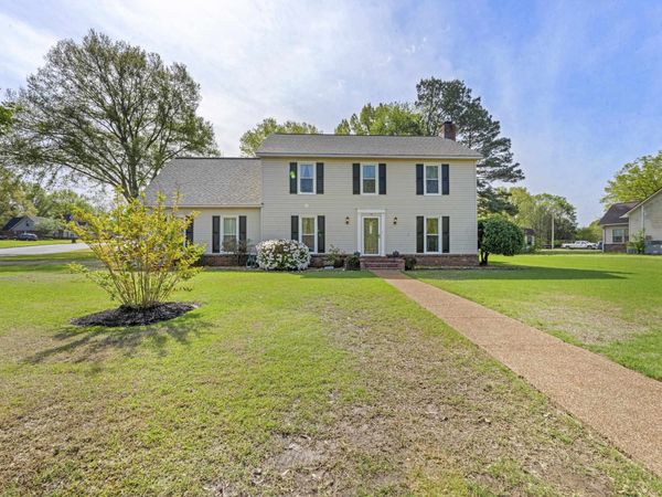 700 LANCELOT LN, Collierville, TN 38017