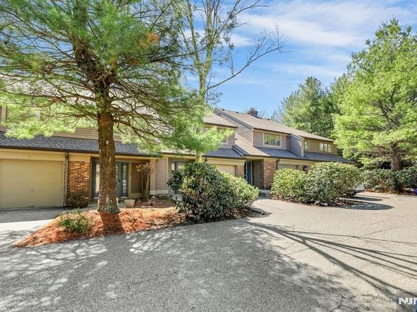 56 Longfellow Lane, MAHWAH, NJ 07430