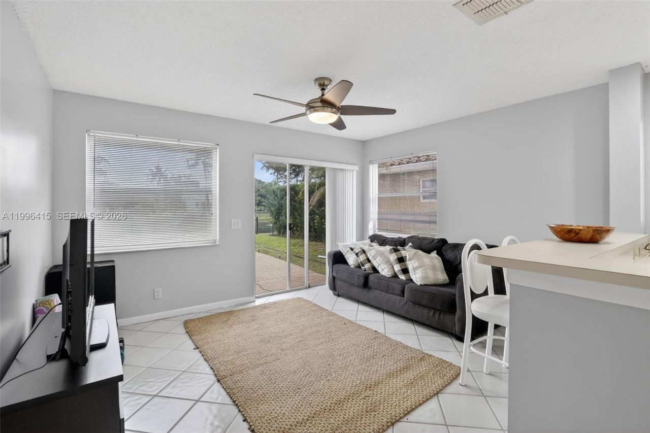 9481 Oak Grove Cir, Davie, FL 33328 Photo