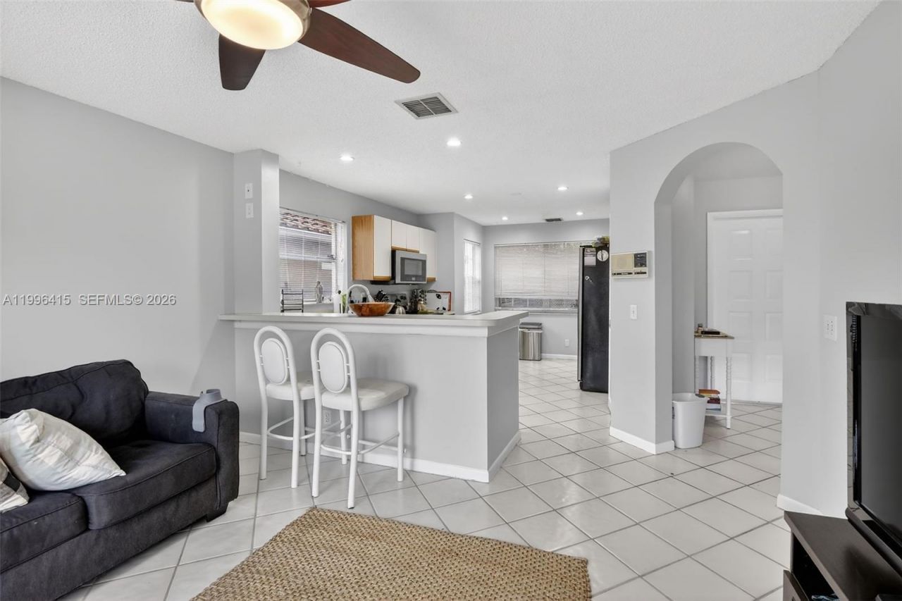 9481 Oak Grove Cir, Davie, FL 33328 Photo