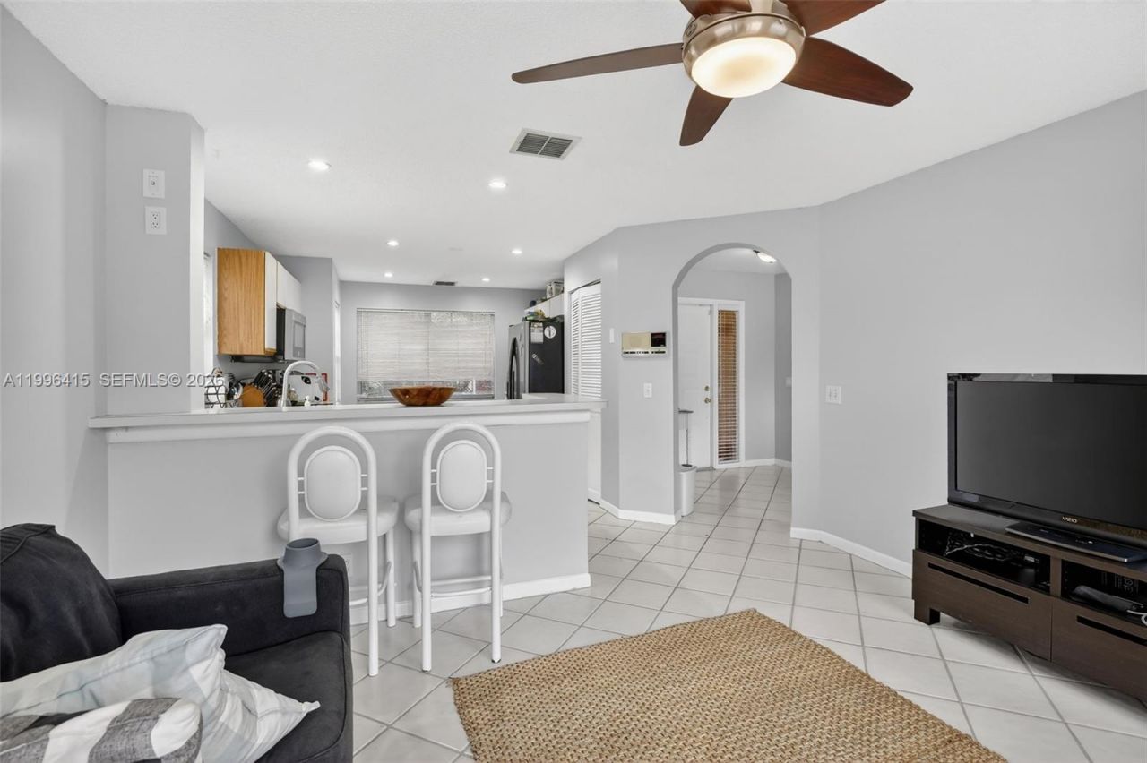 9481 Oak Grove Cir, Davie, FL 33328 Photo