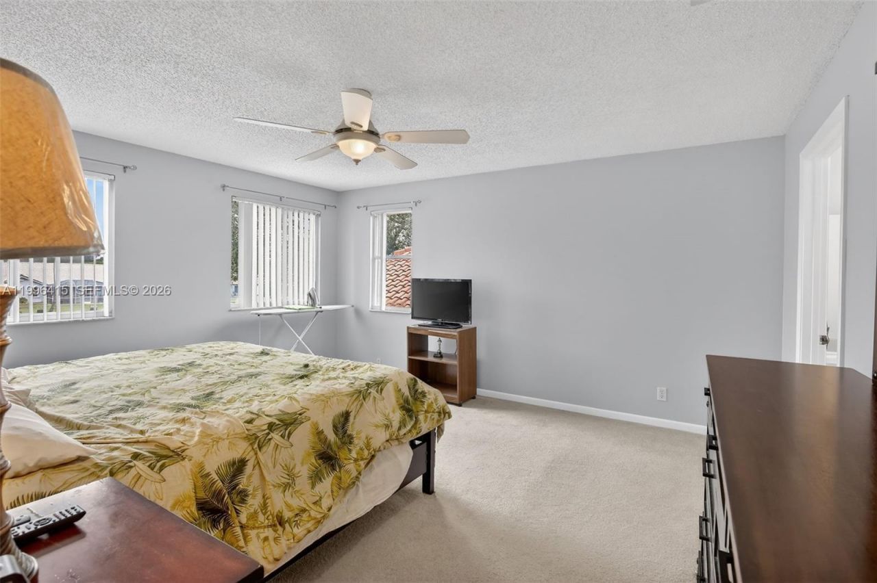 9481 Oak Grove Cir, Davie, FL 33328 Photo