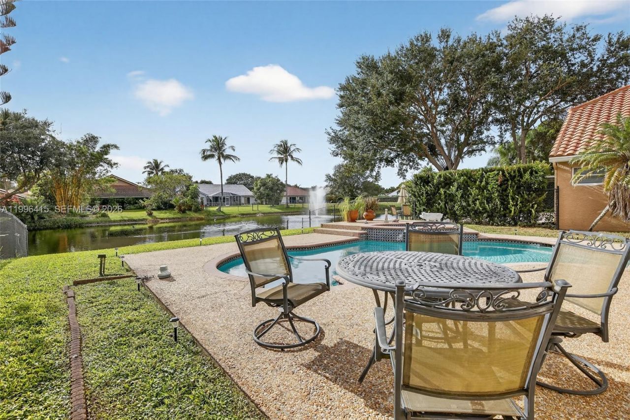 9481 Oak Grove Cir, Davie, FL 33328 Photo