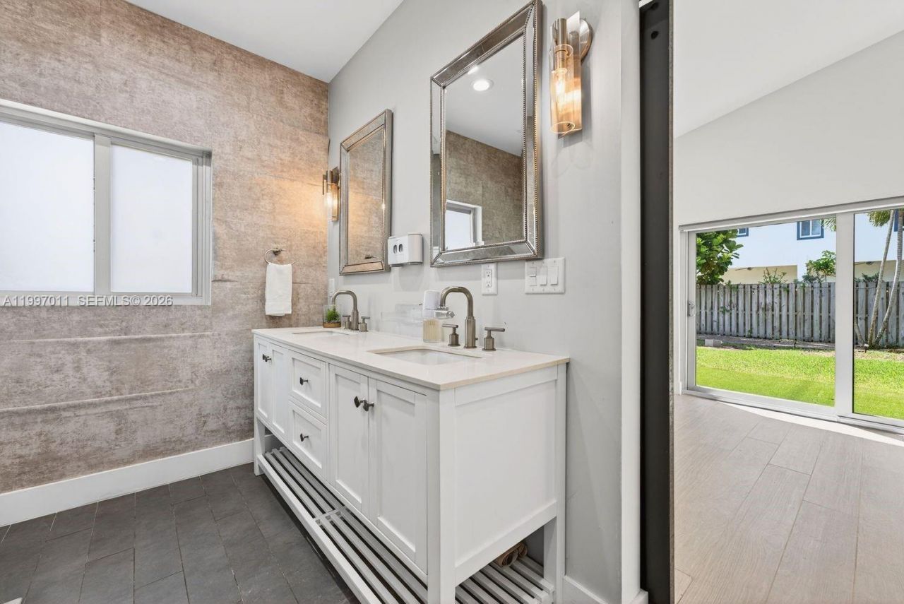 1126 NE 16th Ct, Fort Lauderdale, FL 33305 Photo