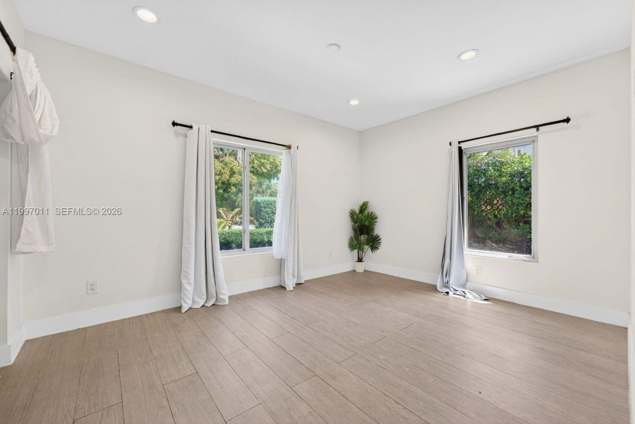 1126 NE 16th Ct, Fort Lauderdale, FL 33305 Photo