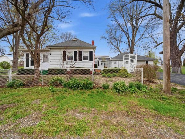 105 W C Street, Delavan, IL 61734