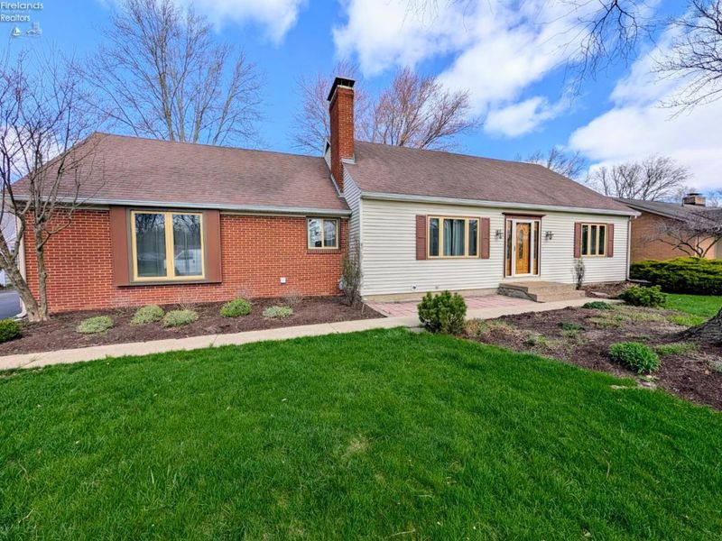 317 Cedar Brook, Sandusky, OH 44870 Photo 1