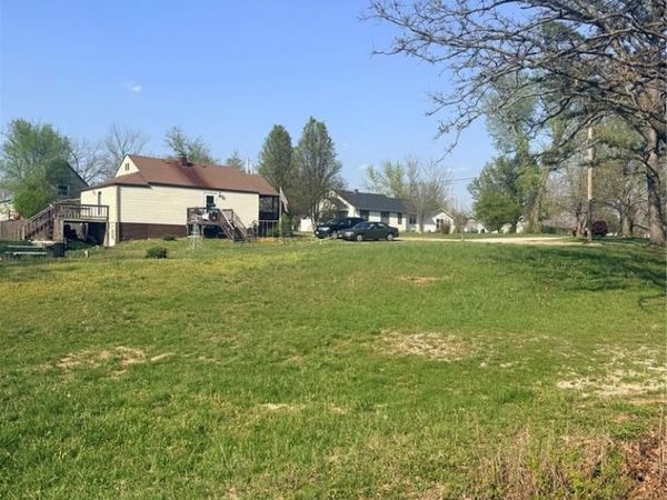 907 S Warfel Street , Salem, MO 65560