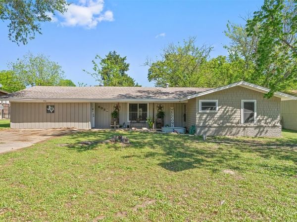 602 Colonial Drive, Athens, TX 75751