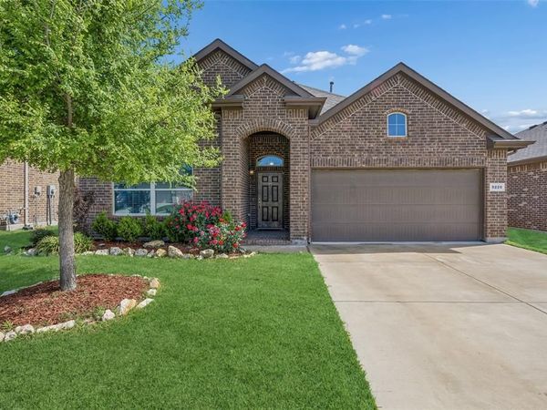 9220 Bronze Meadow Drive , Fort Worth, TX 76131