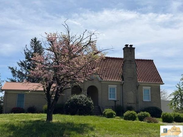 100 N Main Street , Tompkinsville, KY 42167