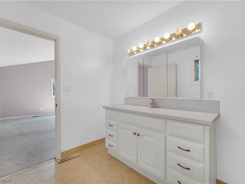 25106 Hazelmere Road , Beachwood, OH 44122 Photo 18