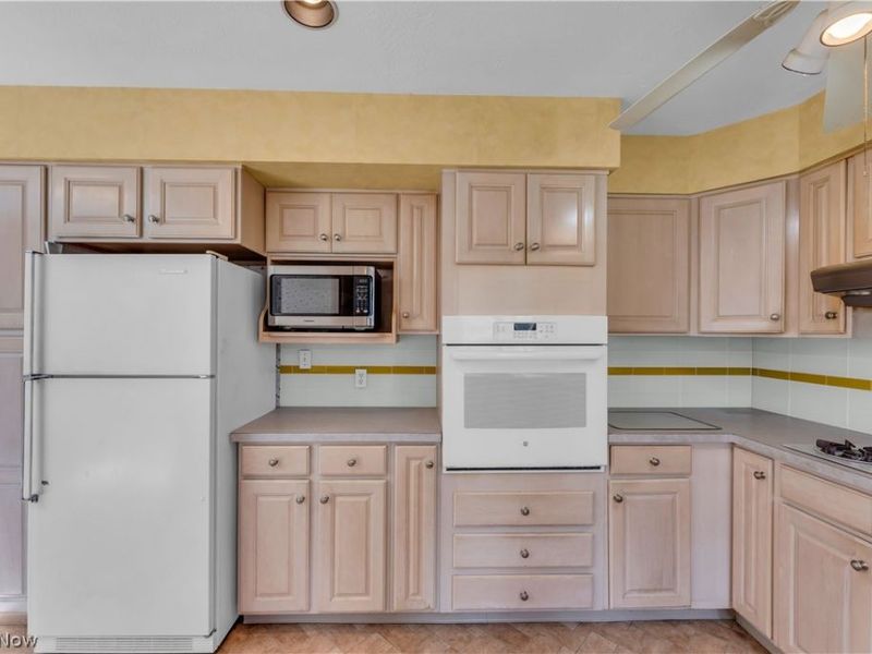 25106 Hazelmere Road , Beachwood, OH 44122 Photo 8