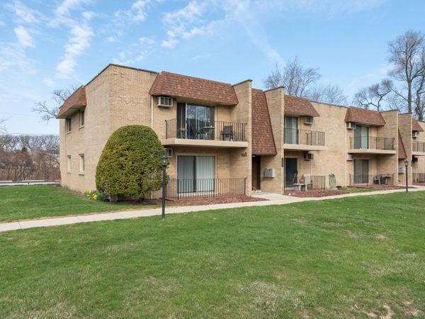 12830 S 71st Avenue, Unit 104, Palos Heights, IL 60463