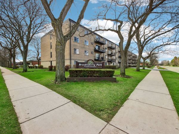 2515 E Olive Street, Unit 1E, Arlington Heights, IL 60004