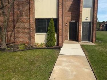 33753 Pondview Circle , Livonia, MI 48152