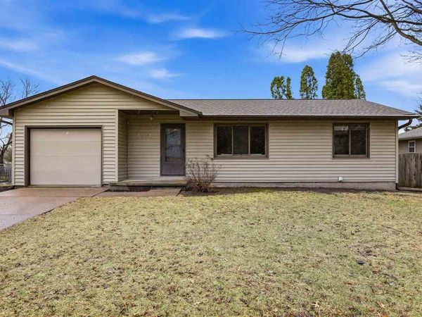 1721 Grantwood Dr., Iowa City, IA 52240