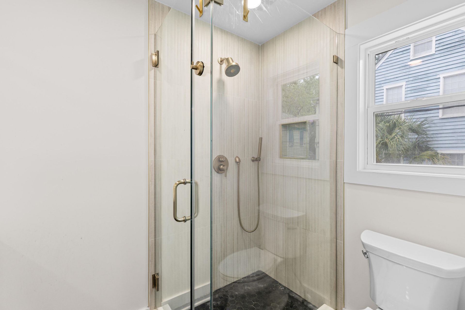 16 Amherst Street Photo 14