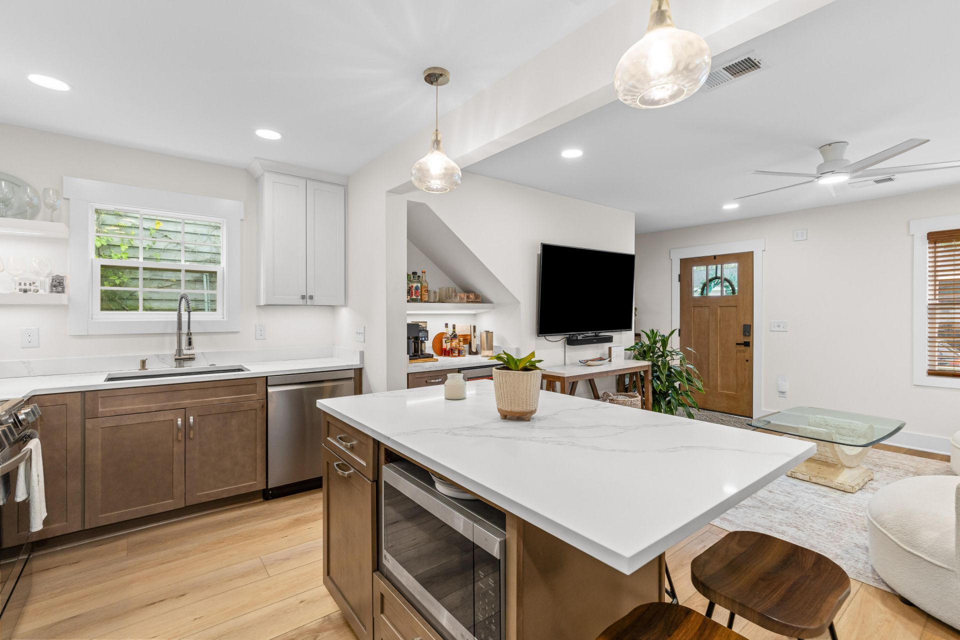 16 Amherst Street Photo 7