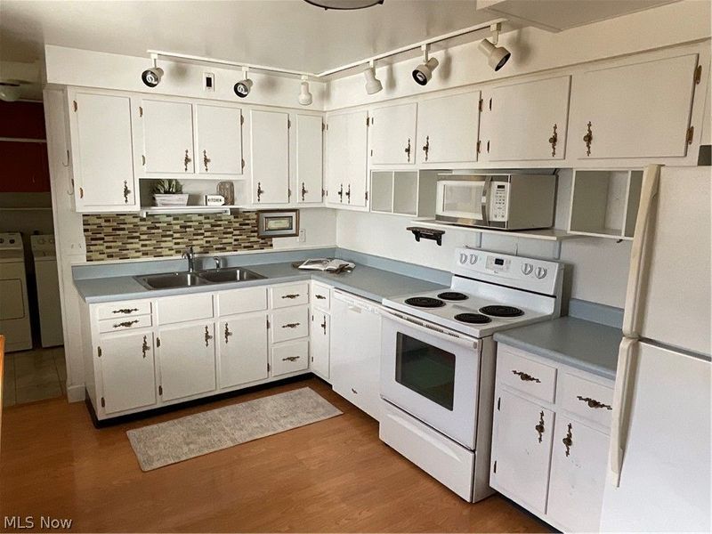 5229 Devon Drive , Vermilion, OH 44089 Photo 9