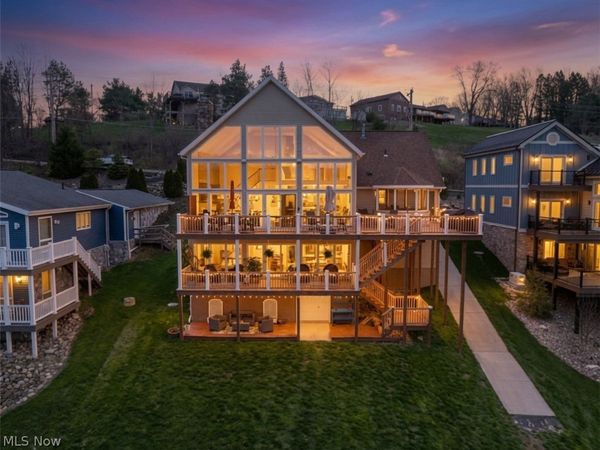 376 E Mohawk Drive, Malvern, OH 44644