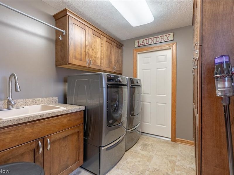 376 E Mohawk Drive, Malvern, OH 44644 Photo 17