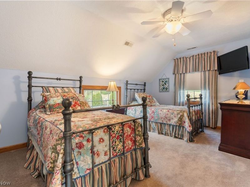 376 E Mohawk Drive, Malvern, OH 44644 Photo 25