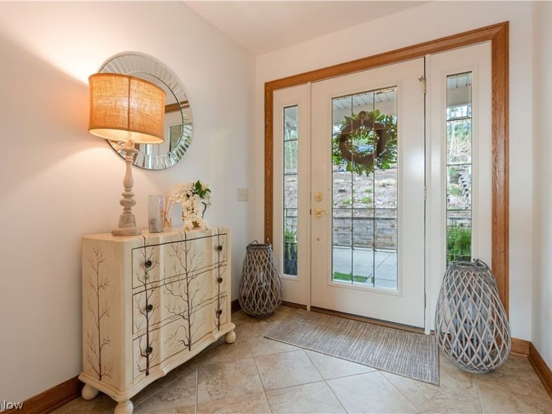 376 E Mohawk Drive, Malvern, OH 44644 Photo 4