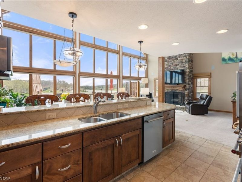 376 E Mohawk Drive, Malvern, OH 44644 Photo 5