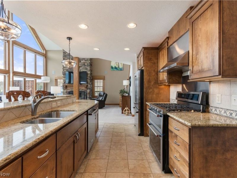 376 E Mohawk Drive, Malvern, OH 44644 Photo 6