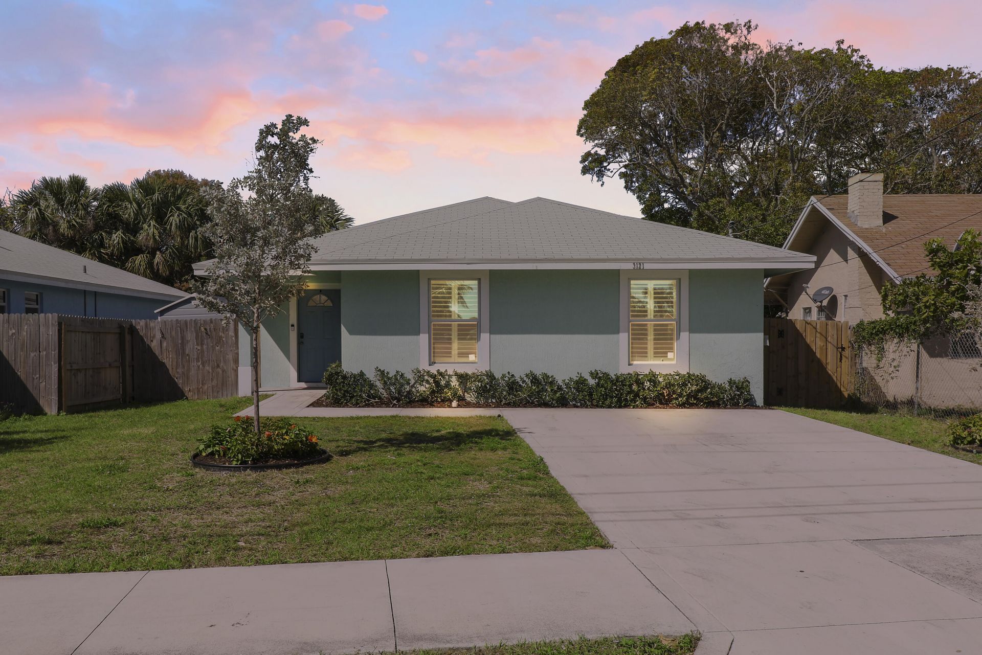 3121 Pinewood Avenue, West Palm Beach, FL 33407 Photo