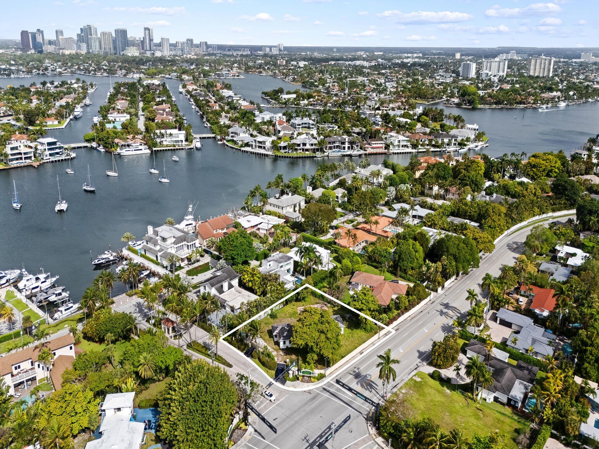 2681 Harbor Beach Parkway, Fort Lauderdale, FL 33316 Photo