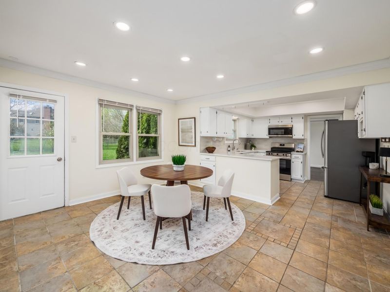 327 Whetstone Drive W, Powell, OH 43065 Photo 5