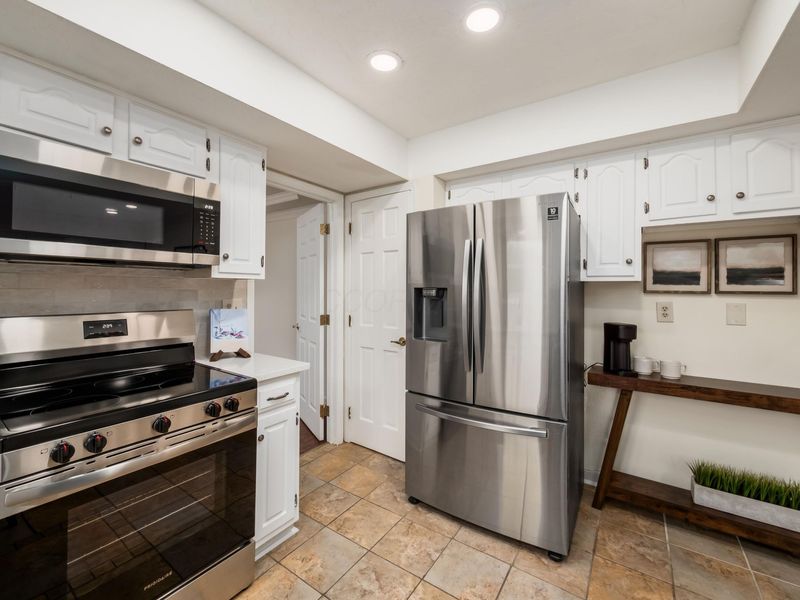 327 Whetstone Drive W, Powell, OH 43065 Photo 6