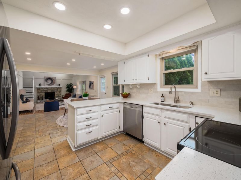 327 Whetstone Drive W, Powell, OH 43065 Photo 7