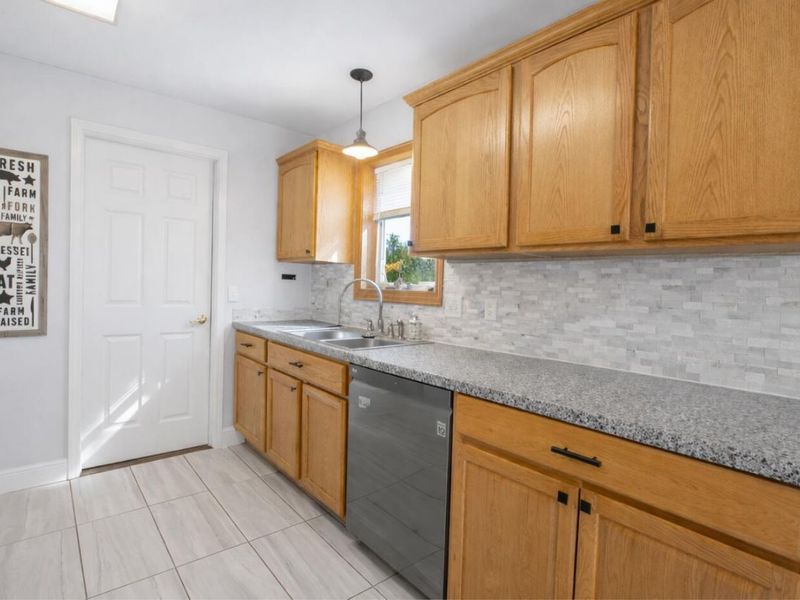 639 Daffodil Drive, Howard, OH 43028 Photo 10