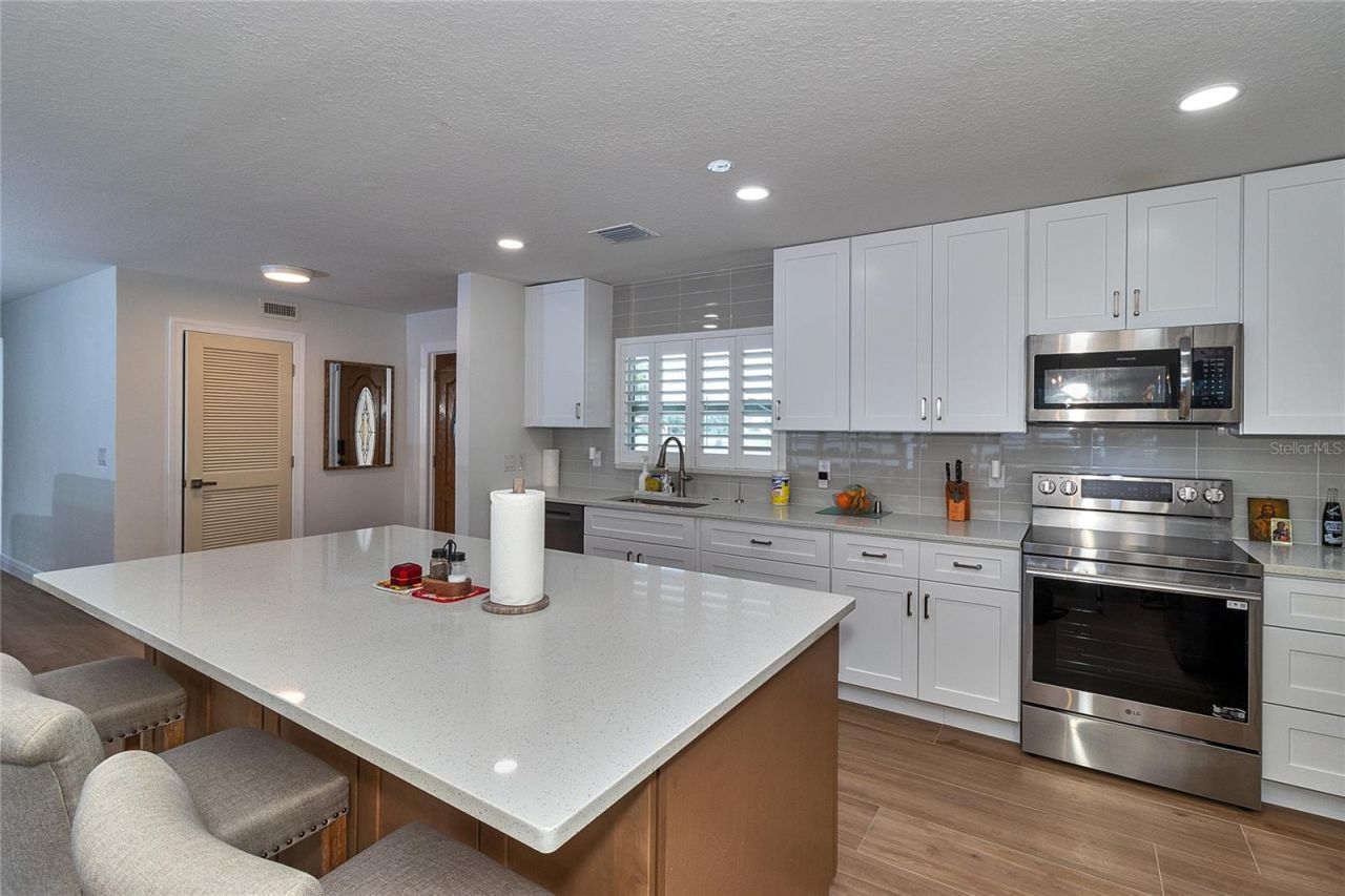 4331 Harbor Hills Drive , Largo, FL 33770 Photo