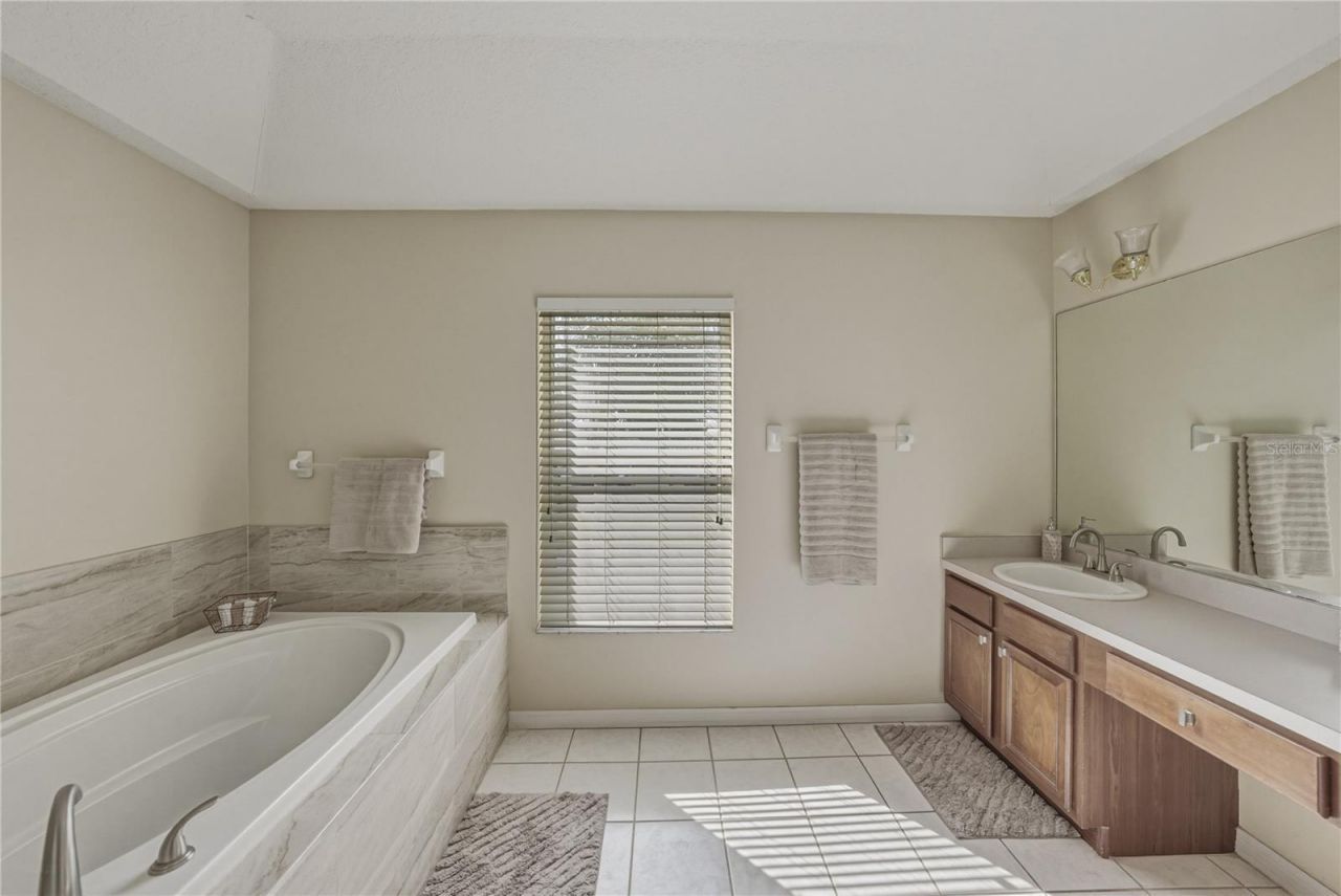 5104 Whispering Leaf Trail, Valrico, FL 33596 Photo